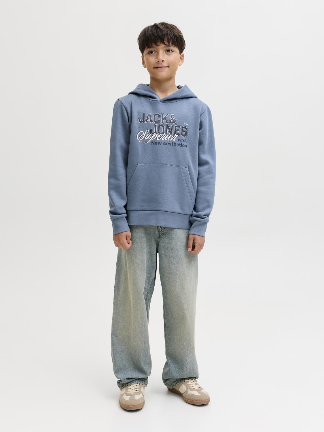 model_shot-front_full